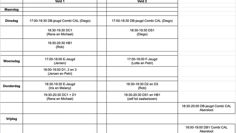 Overzichtstabel met veldtrainingstijden voor veld 1 en veld 2, uitgesplitst per dag en team.