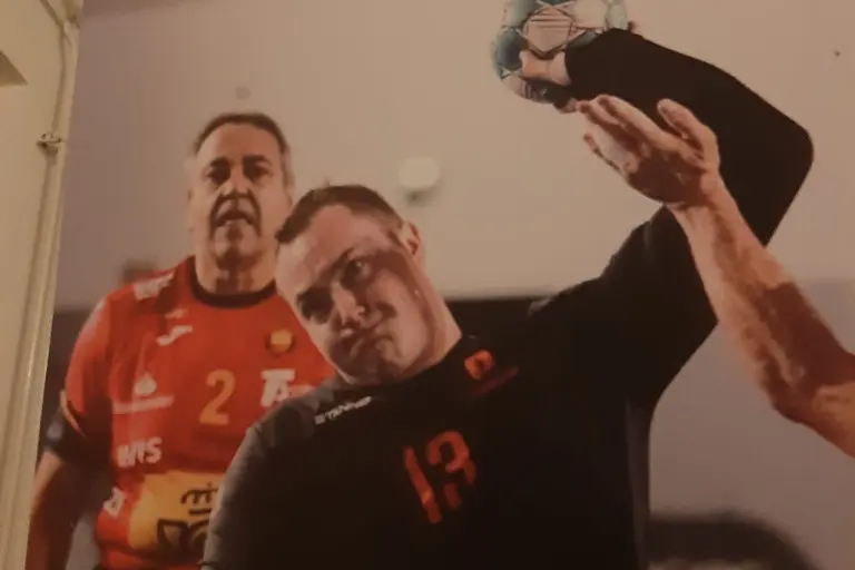 John Schot in actie als rolstoelhandballer
